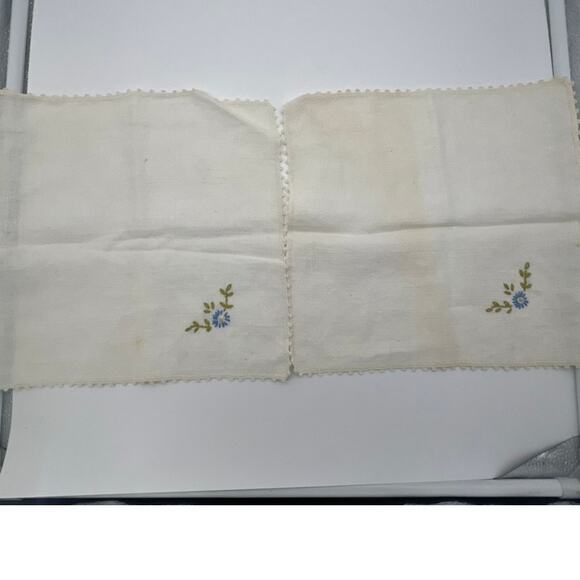 Vintage Set of 4 Ivory Ladies Handkerchiefs With Blue Embroidery Flower Crochet - Picture 2 of 11